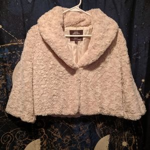 Beautiful Faux Fur Shrug Jacket NWOT